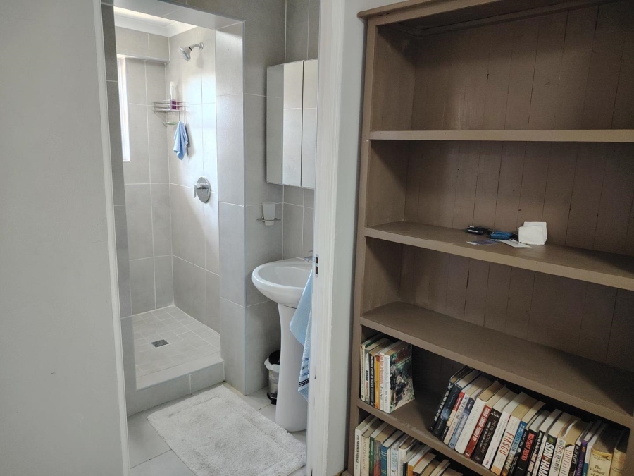 To Let 2 Bedroom Property for Rent in Protea Heights Western Cape